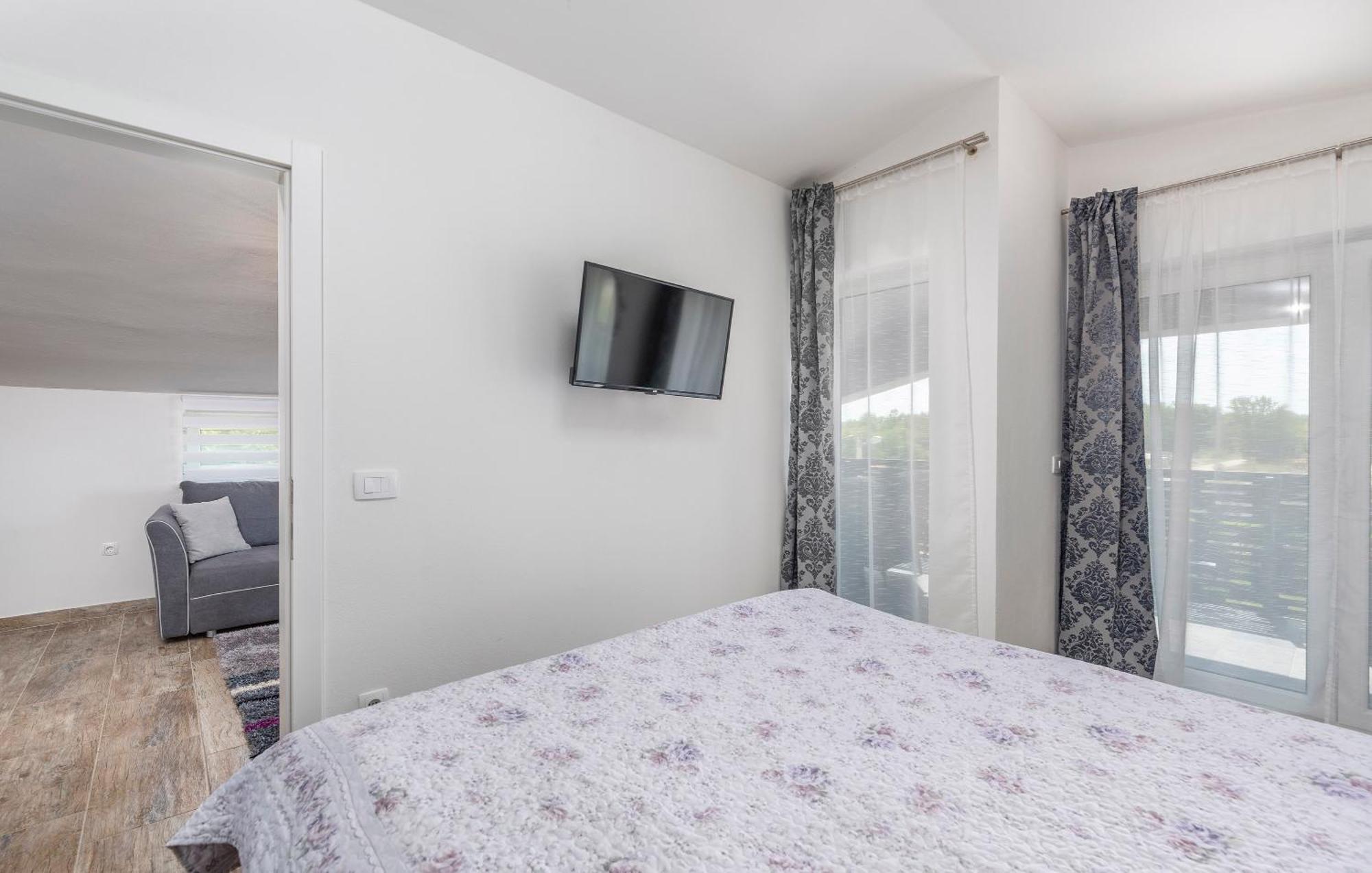 Natalija Apartment *